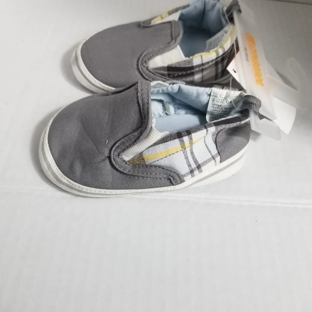 NWT GYMBOREE SLIP-ON BABY SHOE SIZE 4 GRAY WITH PLAID